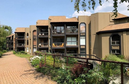 Blueberry Hill Condo | Blueberry Hill Location! Pool, hot tub, walk to village