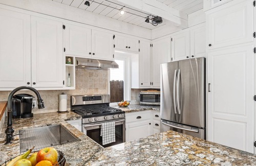 Diamond Crestview Cottage | Bluebird Beach Cottage - walk to beach & village
