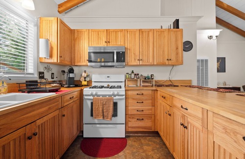 Green Valley Lake Cabin | Bluebird Cabin + Indoor Fireplace + Walk to Lake!
