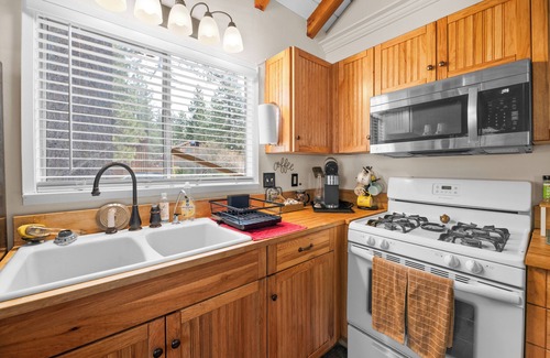Green Valley Lake Cabin | Bluebird Cabin + Indoor Fireplace + Walk to Lake!