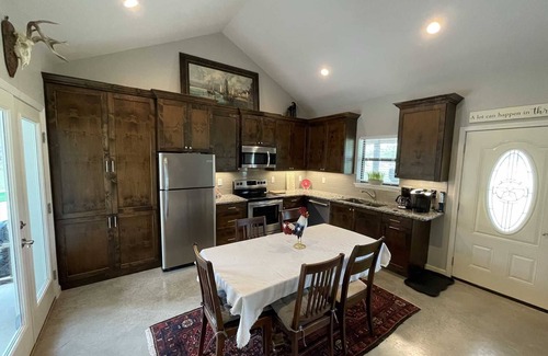 Tarpley House | BlueBird Cottage in Tarpley