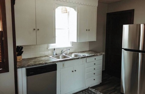 Hutchinson House | Bluebird Cottage, near fair