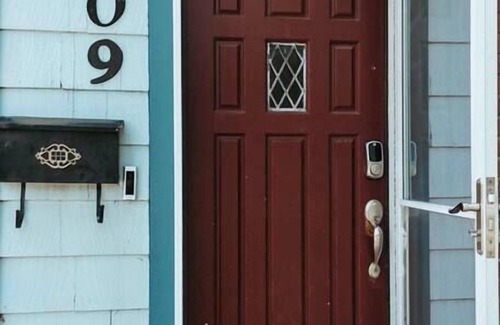 Hutchinson House | Bluebird Cottage, near fair