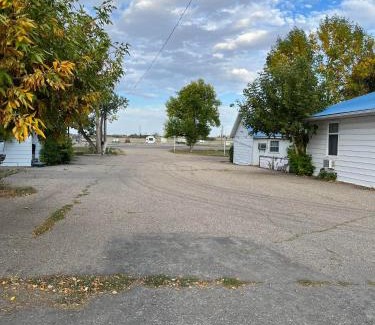 Claresholm Hotel | Bluebird Motel