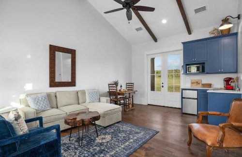 Comfort House | Bluebonnet Cottage with hot tub & VIEWS
