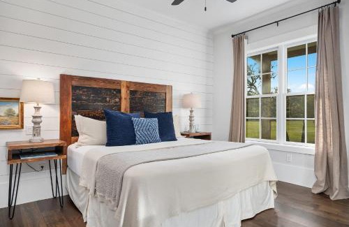 Comfort House | Bluebonnet Cottage with hot tub & VIEWS