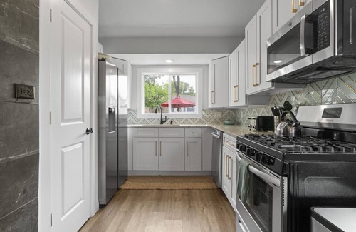 Franklin Park House | Bluebonnet Getaway - 4 bedroom