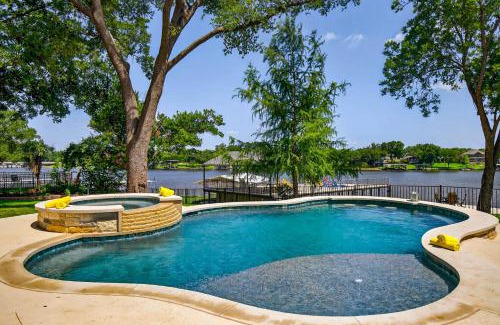 Kingsland House | Bluebonnet Retreat Haven