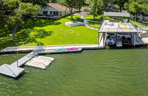 Kingsland House | Bluebonnet Retreat Haven
