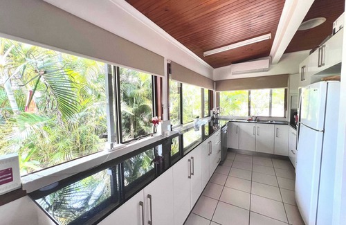 Mission Beach House | Bluefin House beachfront access