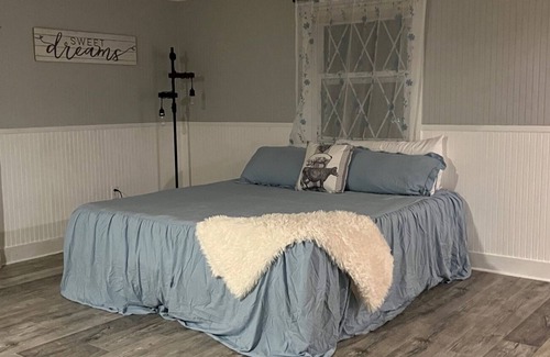 Berea Other | Bluegrass Bliss, farmhouse on acreage with pool