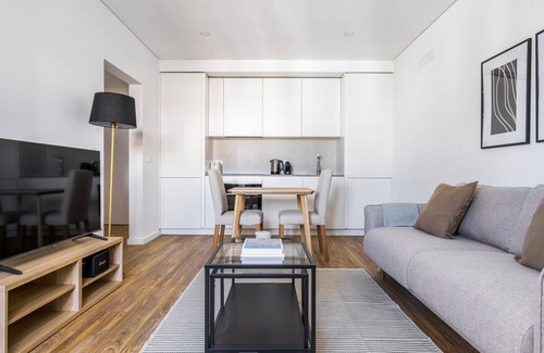 Casal da Ladeira Apartment | Blueground | Alvalade, balcony, nr Campo Pequeno