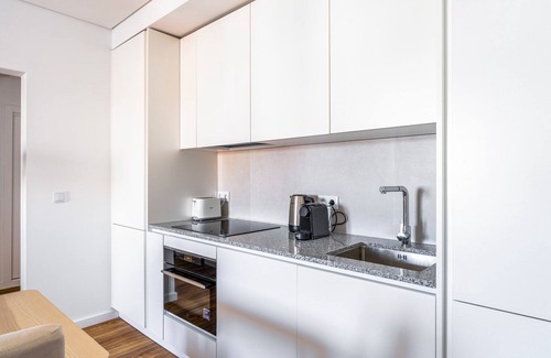 Casal da Ladeira Apartment | Blueground | Alvalade, balcony, nr Campo Pequeno