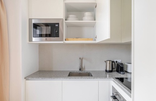 Casal da Ladeira Apartment | Blueground | Alvalade, balcony, nr Campo Pequeno