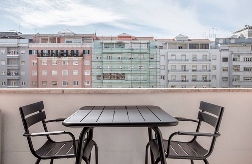 Alvalade Apartment | Blueground | Alvalade, furnished, balcony