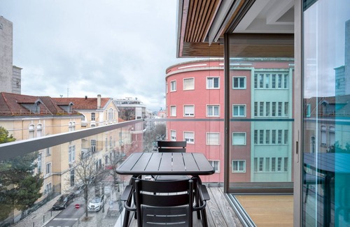 Sao Sebastiao da Pedreira Apartment | Blueground | Avenidas Novas, balcony