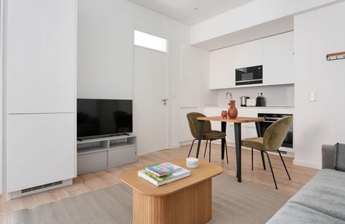 Benfica Apartment | Blueground | Benfica, furnished, full kitchen