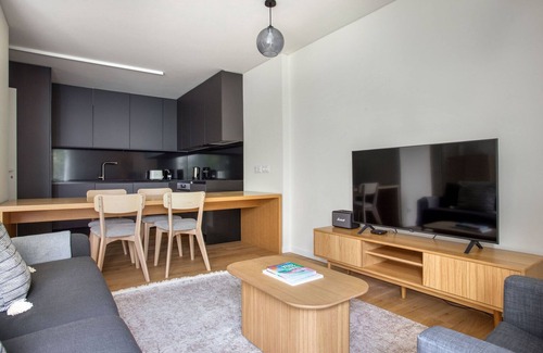 Sao Joao de Deus Apartment | Blueground | Campo Pequeno, modern furnishings