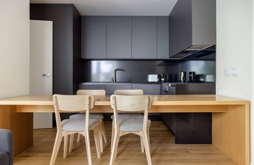 Sao Joao de Deus Apartment | Blueground | Campo Pequeno, modern furnishings