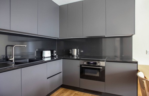 Sao Joao de Deus Apartment | Blueground | Campo Pequeno, modern furnishings
