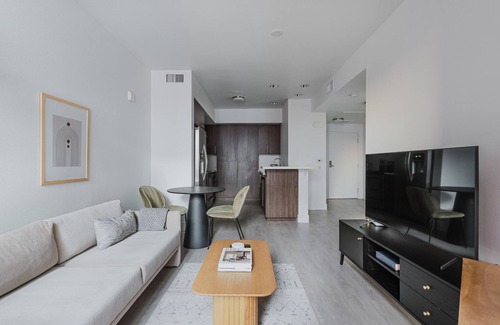 Centennial Apartment | Blueground | Centennial, rooftop, nr Courthouse