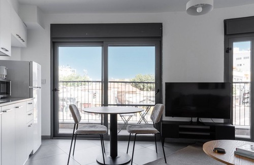 Florentin Apartment | Blueground | Florentine, City view, Balcony (TLV-3)