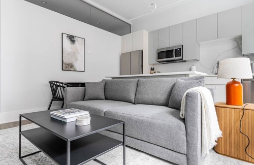 Greektown Apartment | Blueground | Greektown, bbq, gym, nr Willis Tower