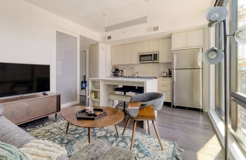 Reston Apartment | Blueground | Hunter Mill District, pool, nr Lake Anne