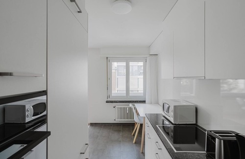 Iselin Apartment | Blueground | Iselin, balcony, elev, nr market