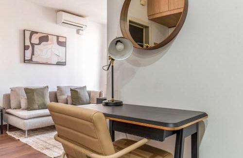 el Fort Pienc Apartment | Blueground La Dreta de lEixample balcony BCN-130