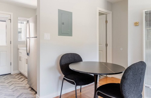 Menlo Park Apartment | Blueground | Menlo Park, view, nr Ravenswood Park