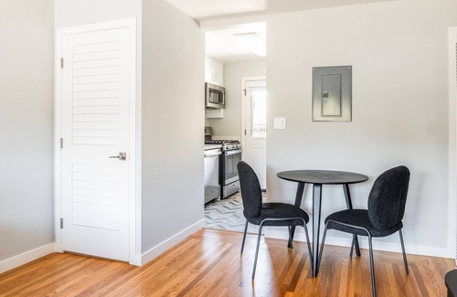 Menlo Park Apartment | Blueground | Menlo Park, washer, nr Bedwell Bayfront Park