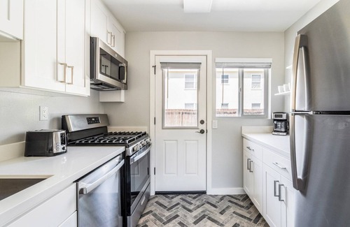 Menlo Park Apartment | Blueground | Menlo Park, washer, nr Bedwell Bayfront Park
