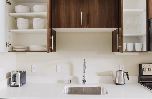 Newcastle Apartment | Blueground | Newcastle, gym, nr parks