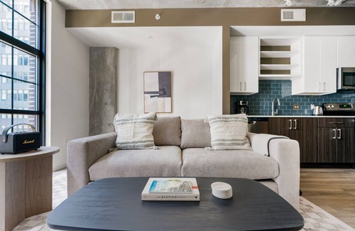 NoMa Apartment | Blueground | NoMa, rooftop pool, nr Union Station