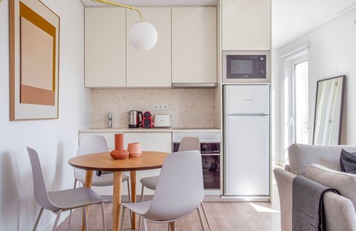 Sao Jose Apartment | Blueground | Santo António, furnished w/kitchen