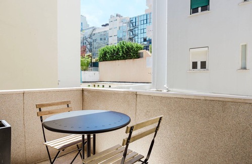 Sao Sebastiao da Pedreira Apartment | Blueground | Santo António, balcony & a/c