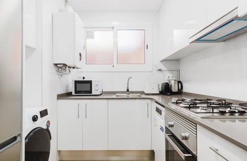 Sarria Apartment | Blueground | Sarrià, AC & balcony, nr Pedralbes