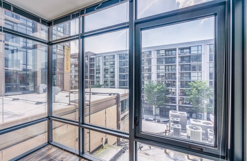 Shaw Apartment | Blueground | Shaw, balcony, nr Howard Theatre
