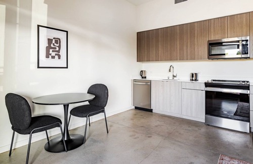 Alameda Apartment | Blueground | West Alameda, balcony, nr Alameda Beach