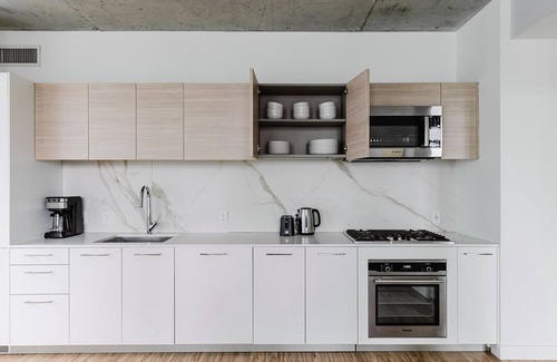 West Loop Apartment | Blueground | West Loop, rooftop pool & gym