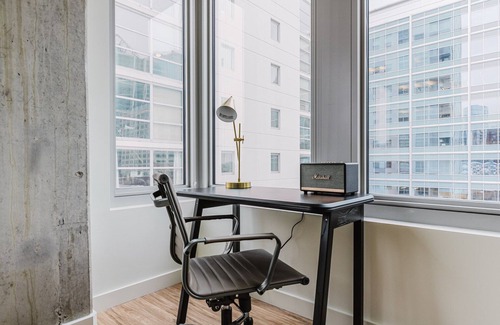 West Loop Apartment | Blueground | West Loop, rooftop pool & gym