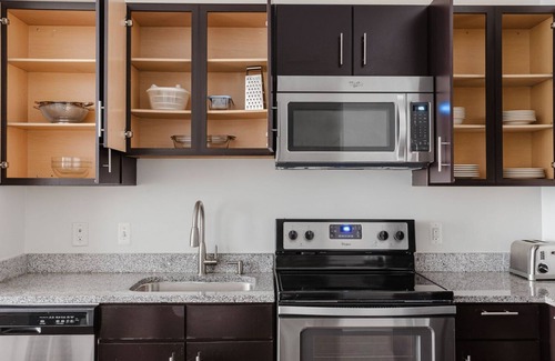 Woodmont Triangle Apartment | Blueground | Woodmont Triangle, pool, nr Cabin John Park