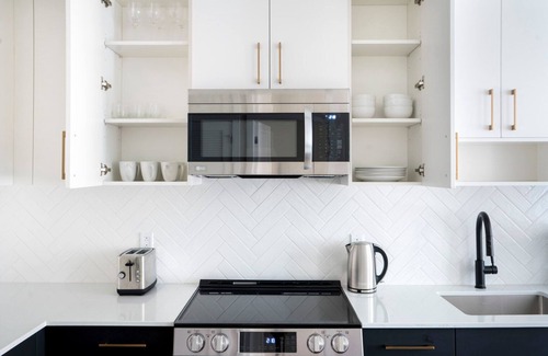 Woodmont Triangle Apartment | Blueground | Woodmont Triangle, pool, nr Cabin John Park