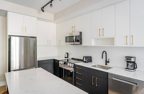 Woodmont Triangle Apartment | Blueground | Woodmont Triangle, pool, nr Cabin John Regional Park