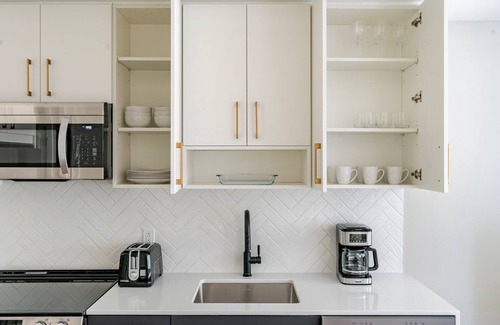 Woodmont Triangle Apartment | Blueground | Woodmont Triangle, pool, nr Cabin John Regional Park