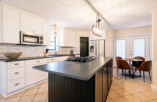 Morganton Cabin | BlueRidge -IndoorPool,HotTub,BBQ,Firepit & Theater