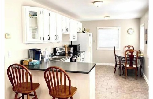 Brights Grove Cottage | Bluewater Delight