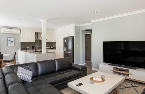 Callala Beach House | Bluewater Jervis Bay - Pet Friendly Luxury with Spa - 5 Mins Walk to Beach