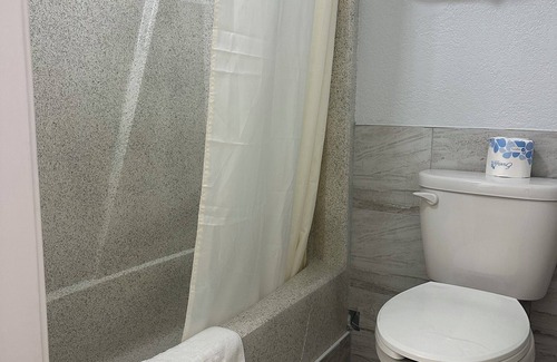 Roseville Hotel | Blueway Inn & Suites Roseville